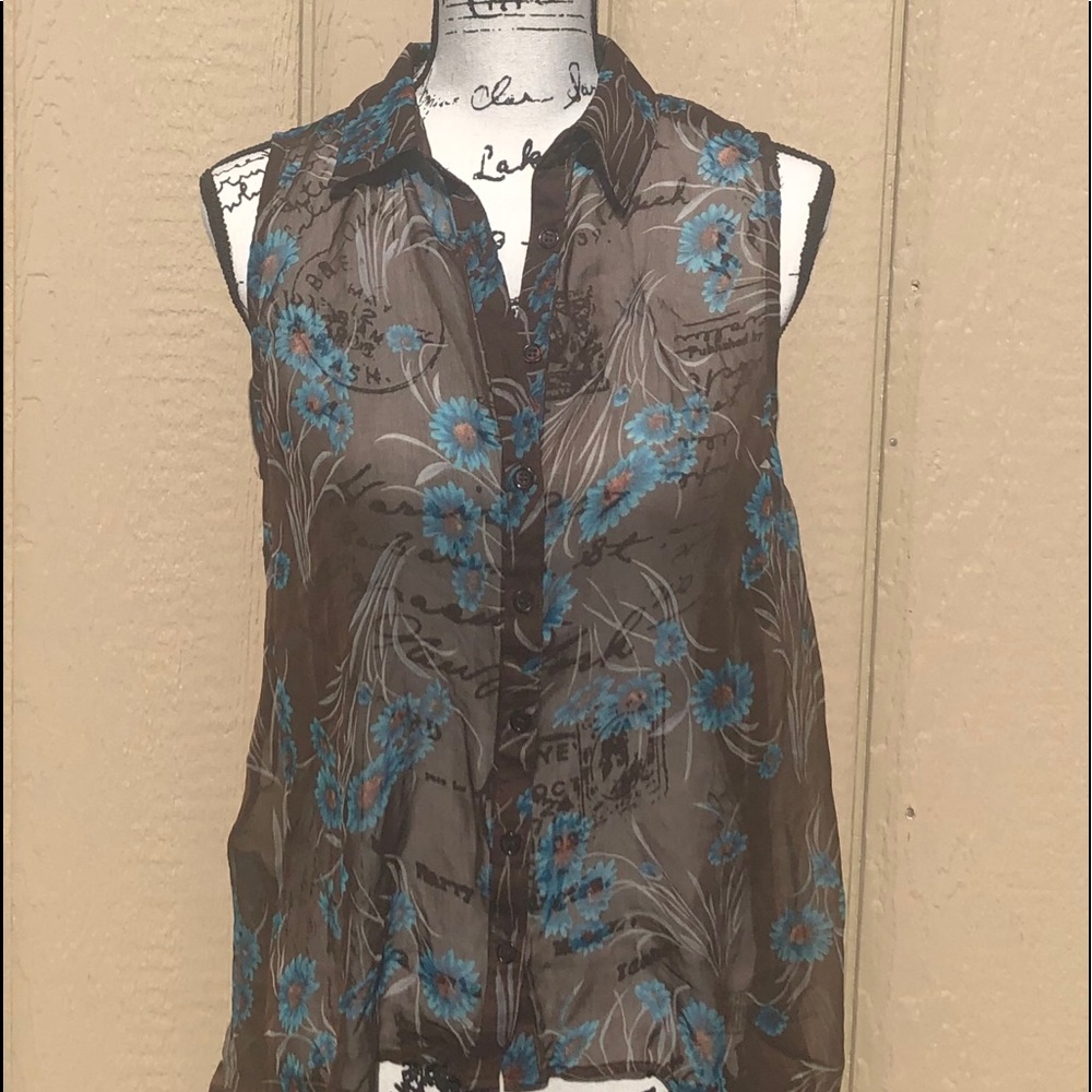 Sleeveless High Low Floral button up blouse